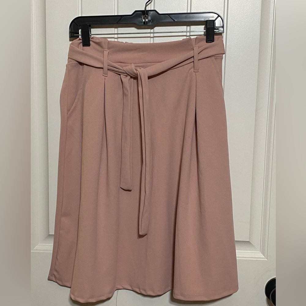 NWOT Blush Skirt with Tie Belt and Pockets M/L